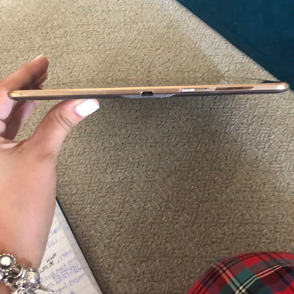 Samsung tablet - Picture 3 of 4